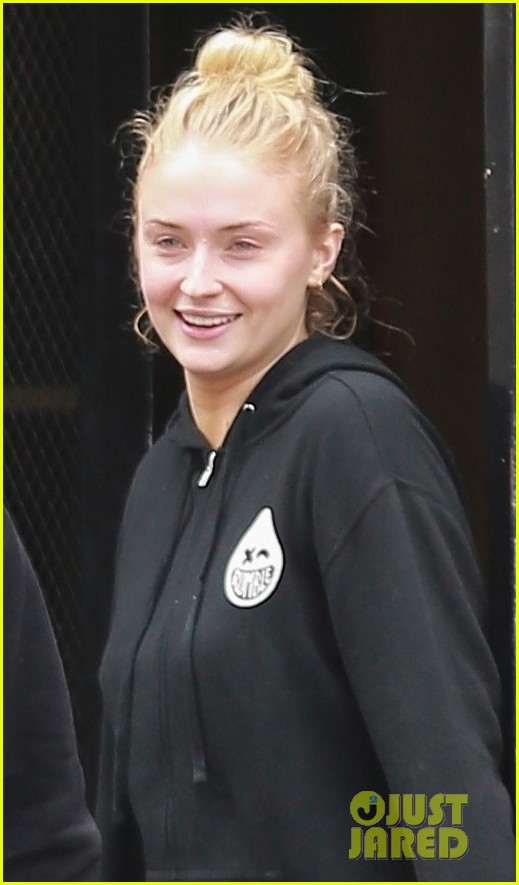 joe jonas sophie turner couple up at afternoon workout 04