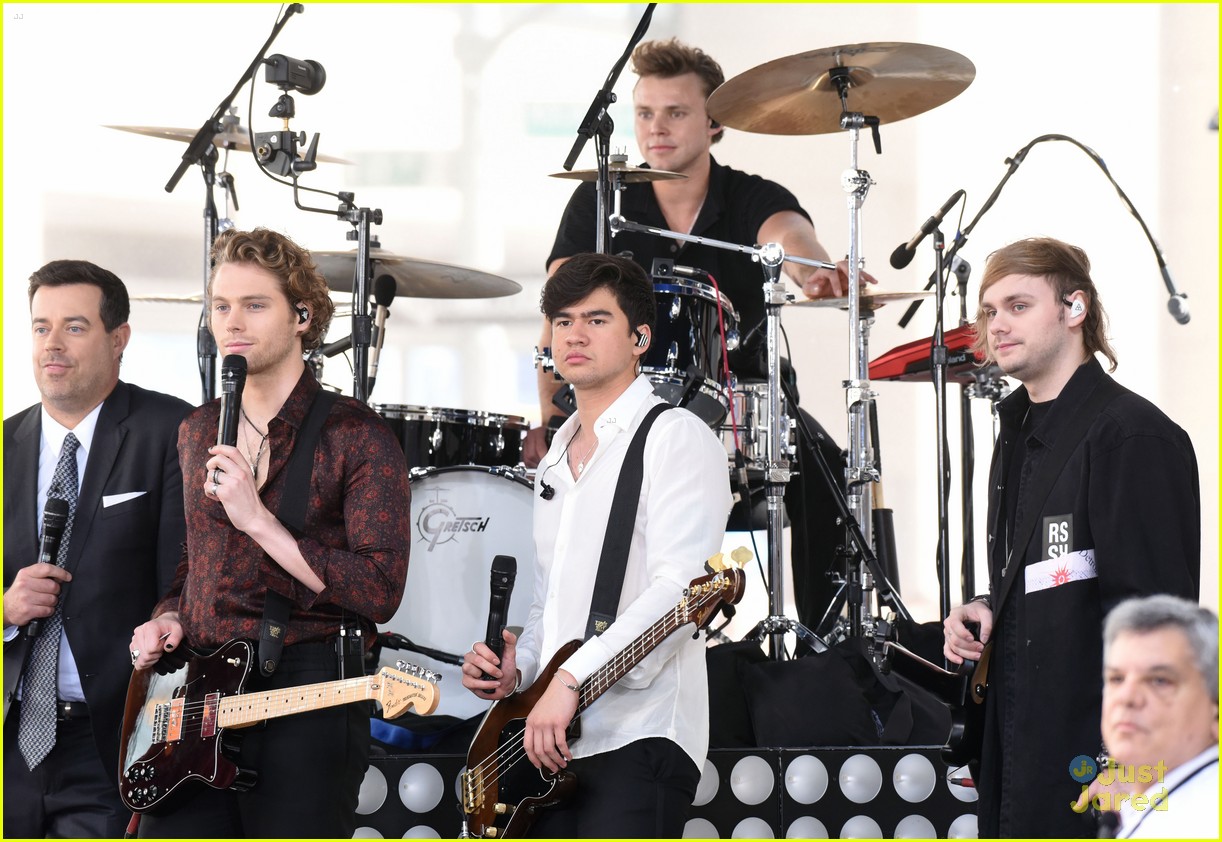 5sos perform youngblood today show 05