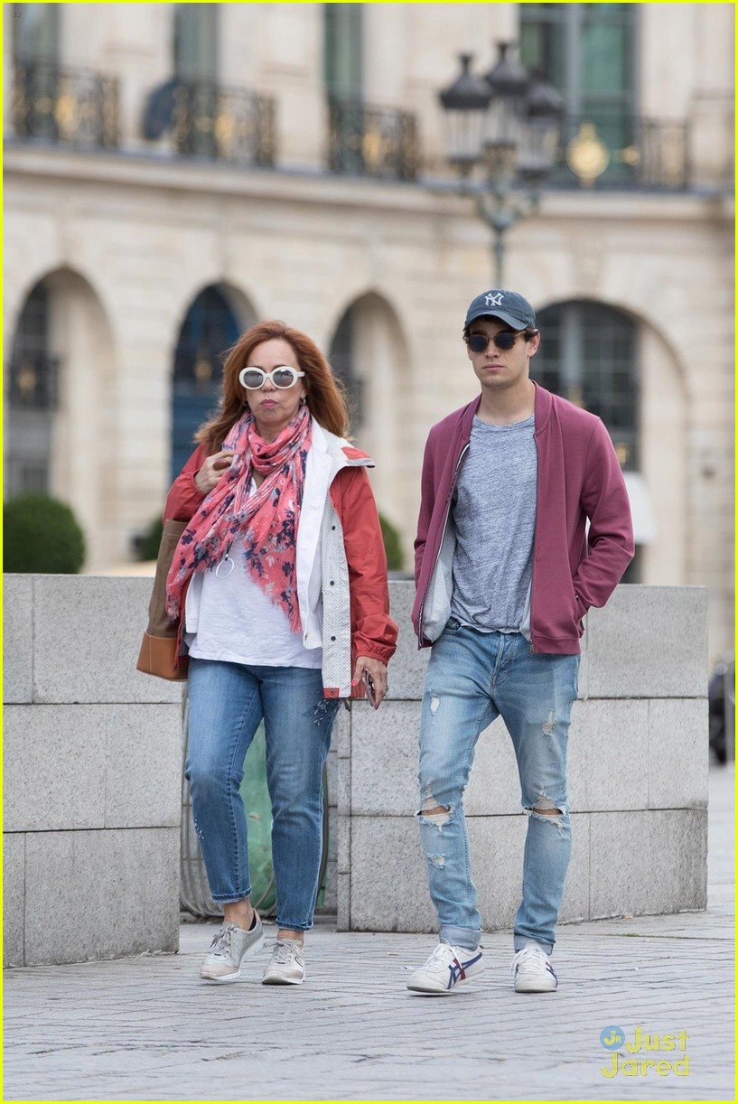 alberto rosende time mom paris after thos convention 03