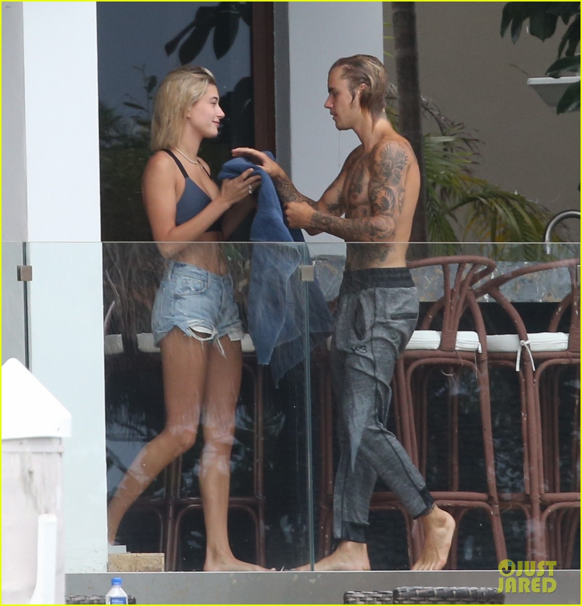 justin bieber gets cozy in miami with hailey baldwin 01