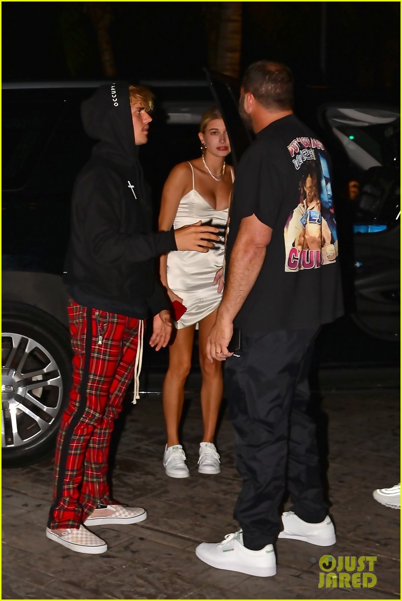 justin bieber gets cozy in miami with hailey baldwin 06