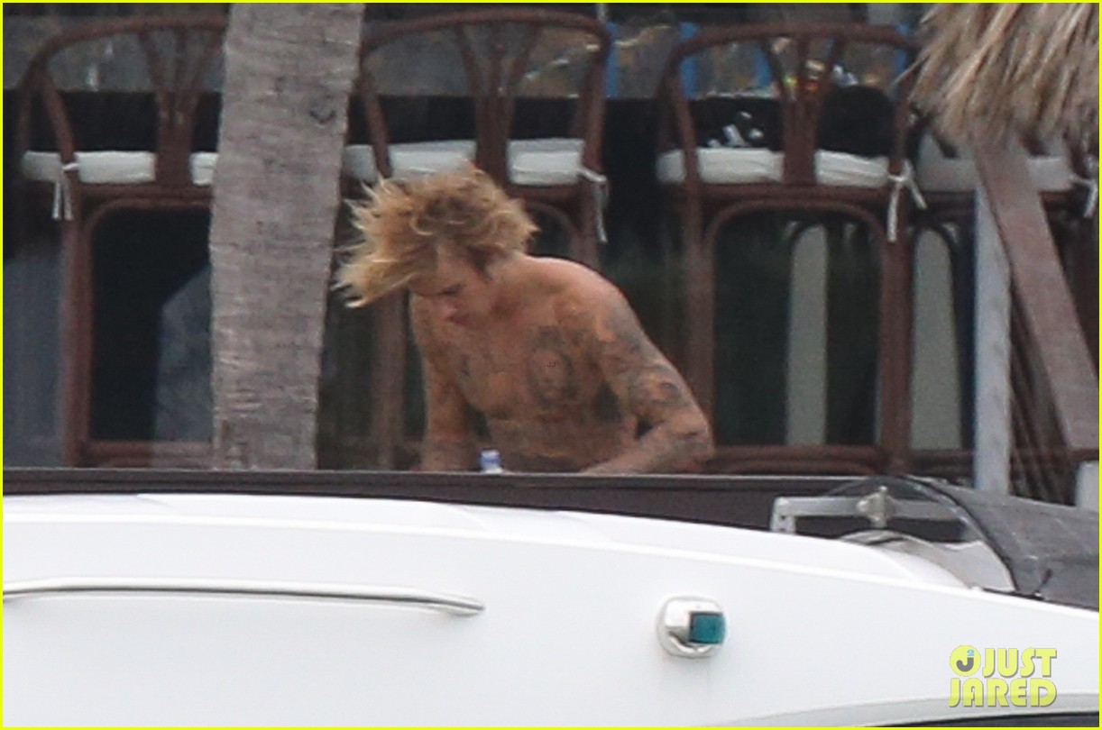justin bieber gets cozy in miami with hailey baldwin 07
