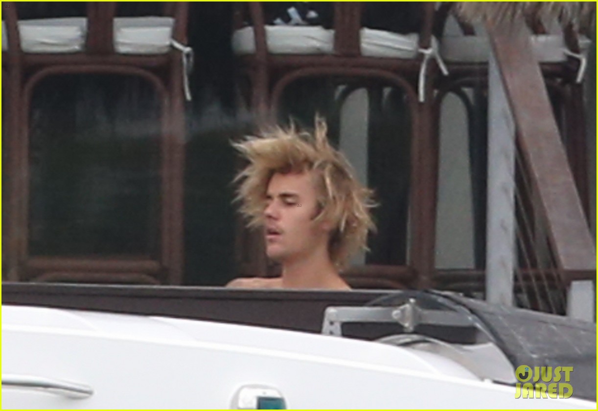 justin bieber gets cozy in miami with hailey baldwin 08