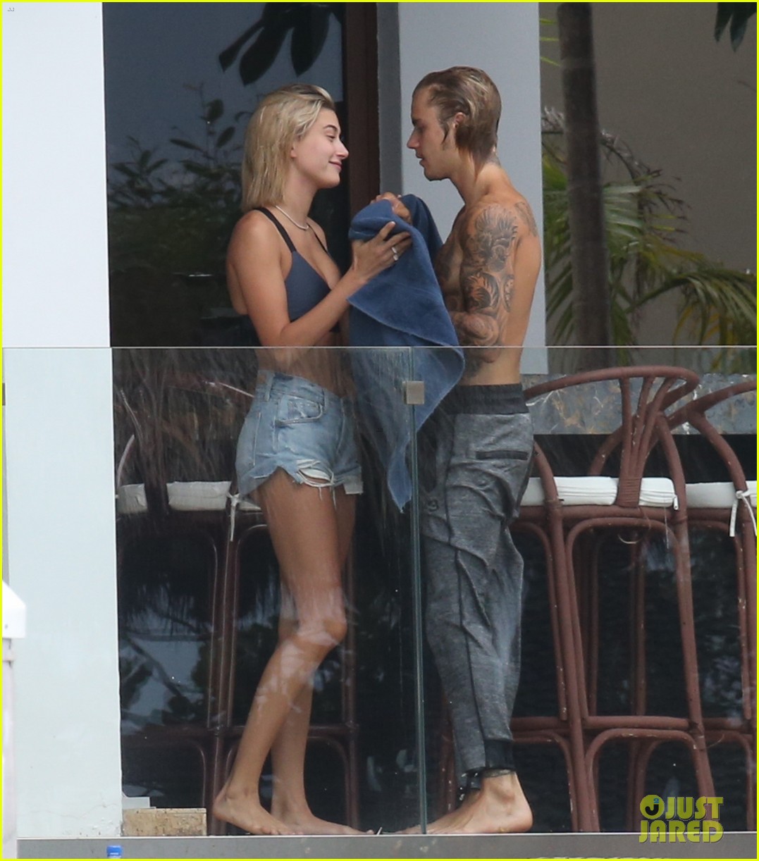 justin bieber gets cozy in miami with hailey baldwin 27