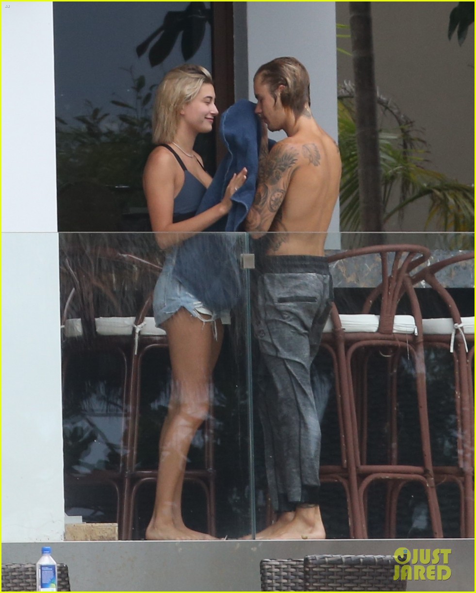 justin bieber gets cozy in miami with hailey baldwin 29