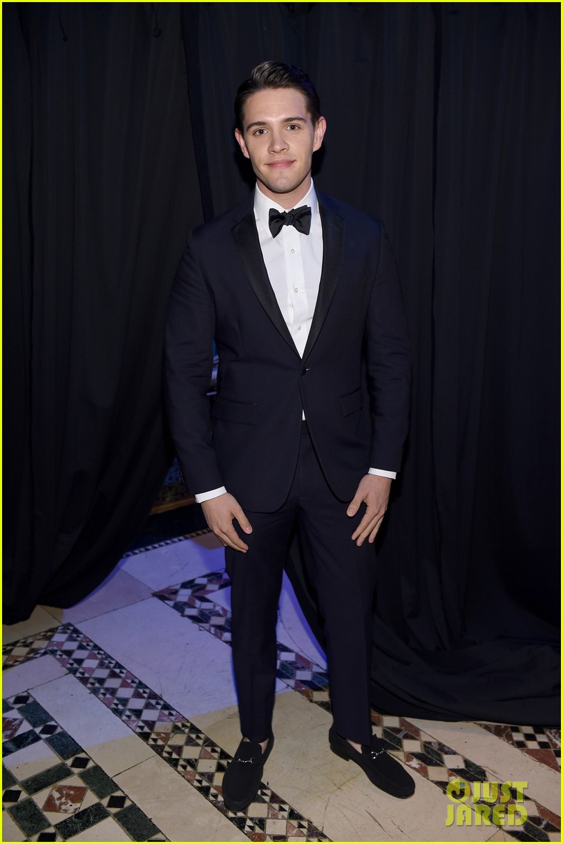 casey cott looks so dapper at ace awards 2018 in nyc 02