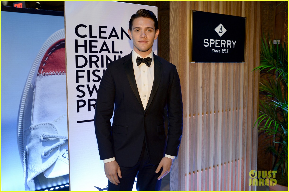 casey cott looks so dapper at ace awards 2018 in nyc 04