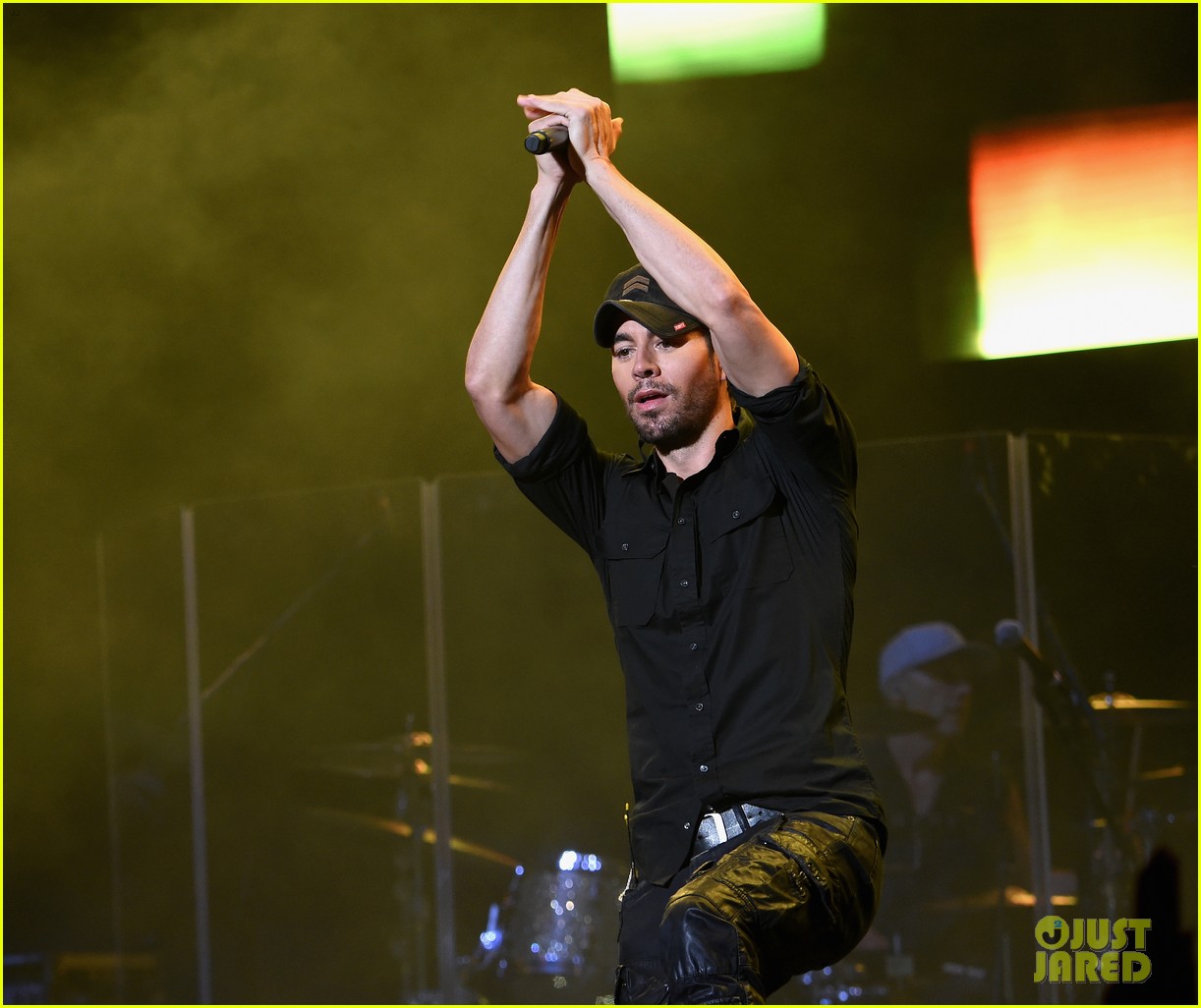 enrique iglesias neyo and more perform at huge ktuphoria concert 03