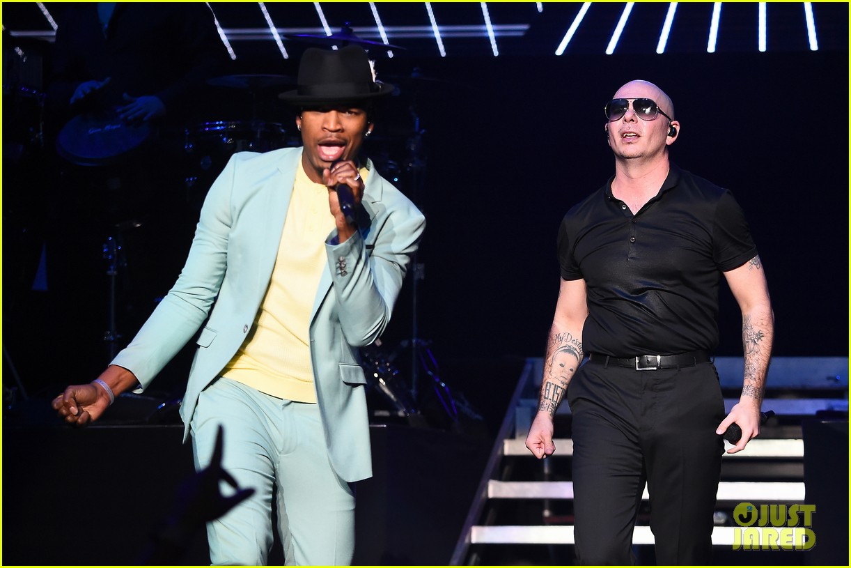 enrique iglesias neyo and more perform at huge ktuphoria concert 14