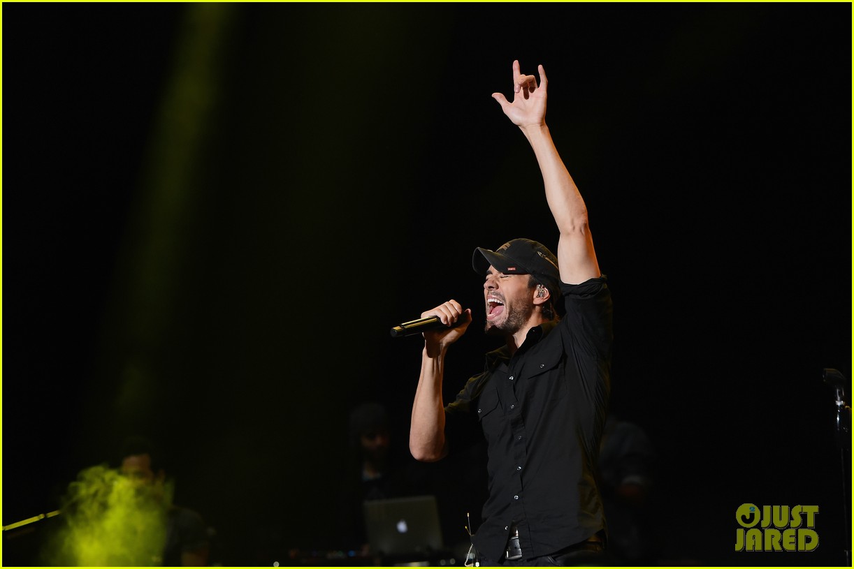 enrique iglesias neyo and more perform at huge ktuphoria concert 49