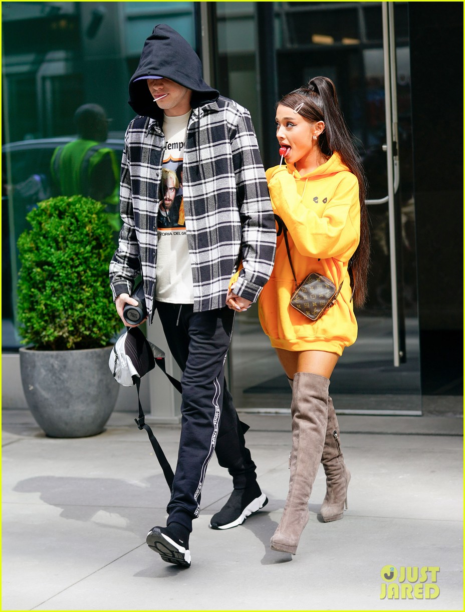 ariana grande only has eyes for pete davidson while out in nyc 01