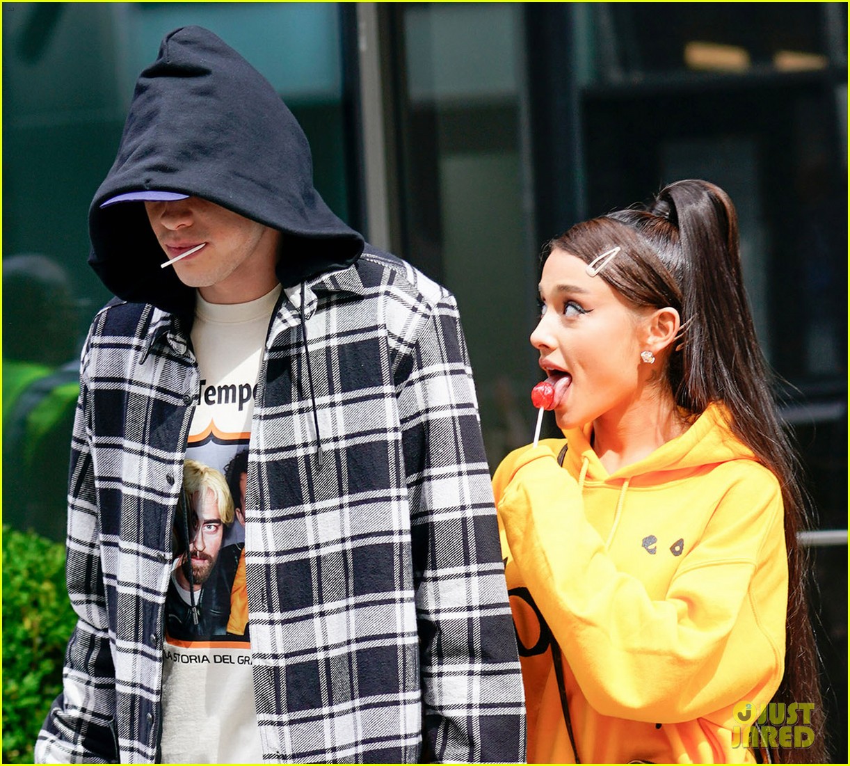 ariana grande only has eyes for pete davidson while out in nyc 02