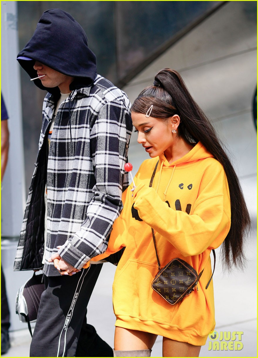 ariana grande only has eyes for pete davidson while out in nyc 04
