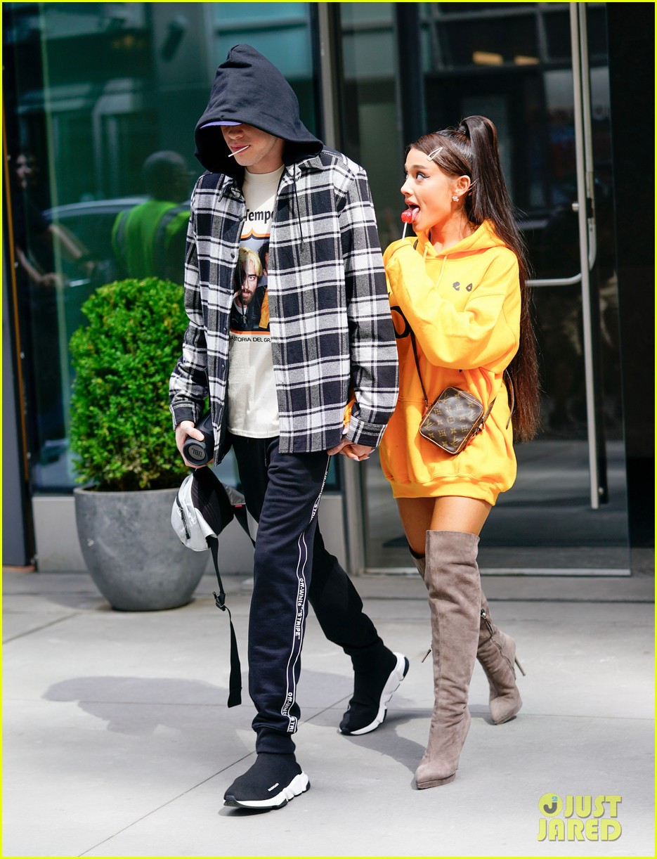 ariana grande only has eyes for pete davidson while out in nyc 06