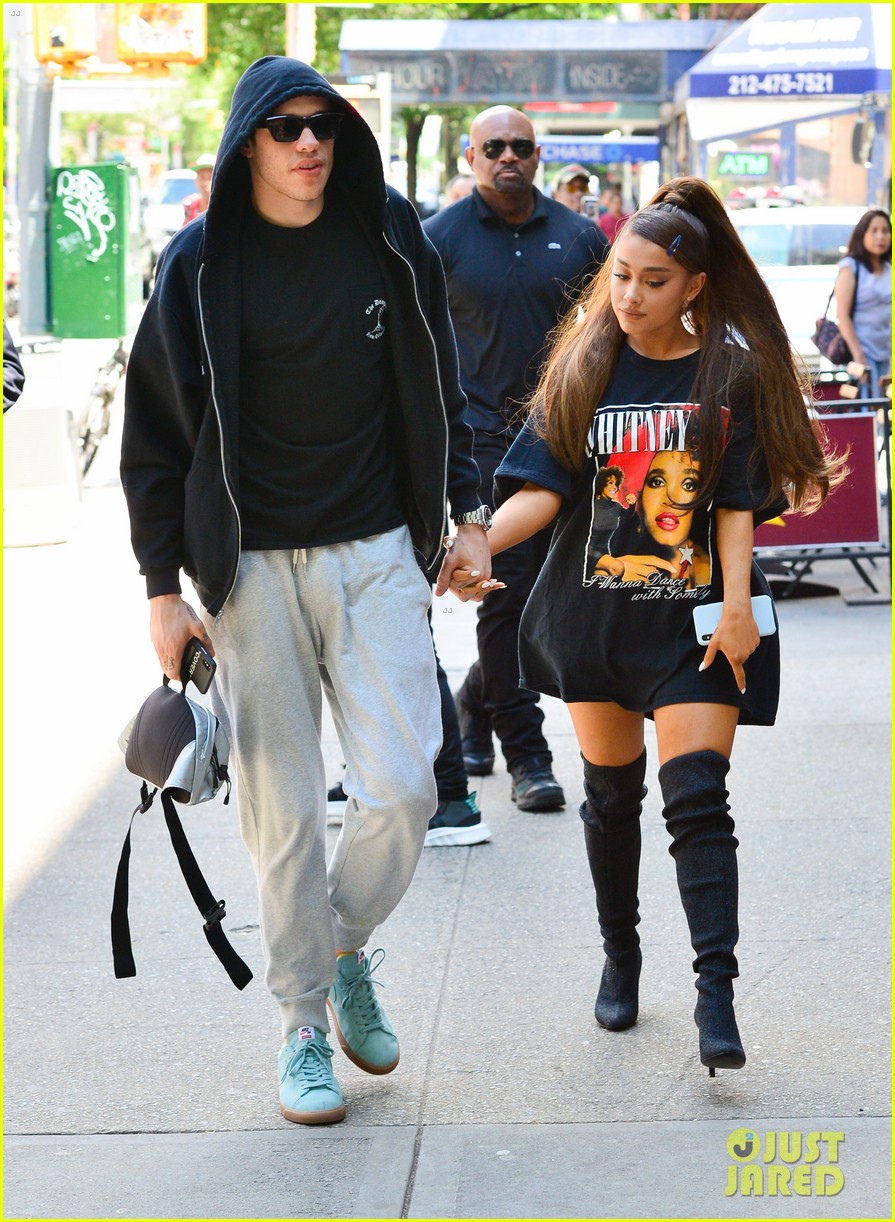 ariana grande pete davidson hold hands for nyc lunch date 03