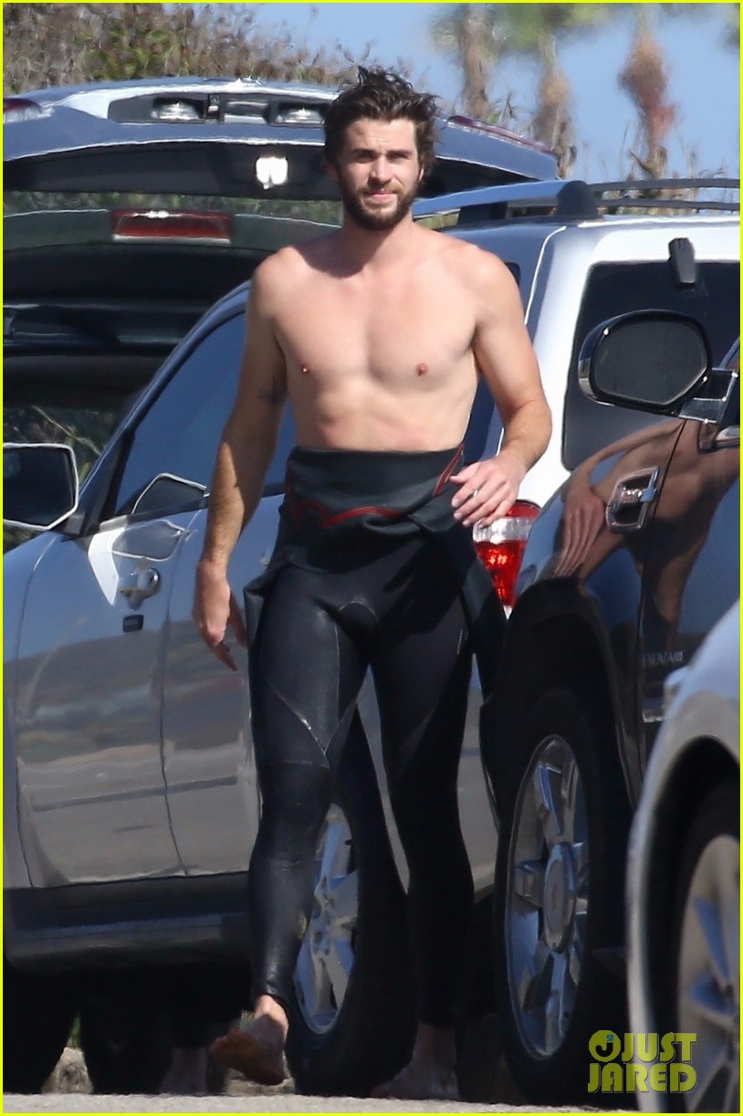 liam hemsworth goes shirtless after surfing session 06