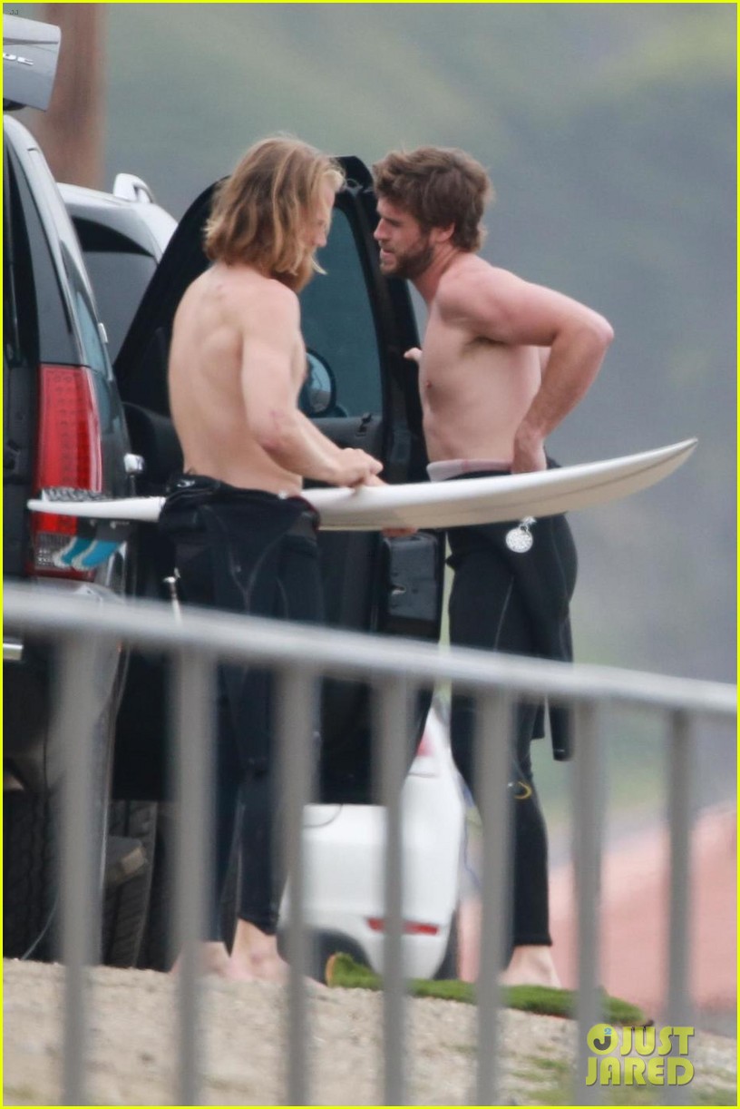liam hemsworth bares hot bod while stripping out of wetsuit 06
