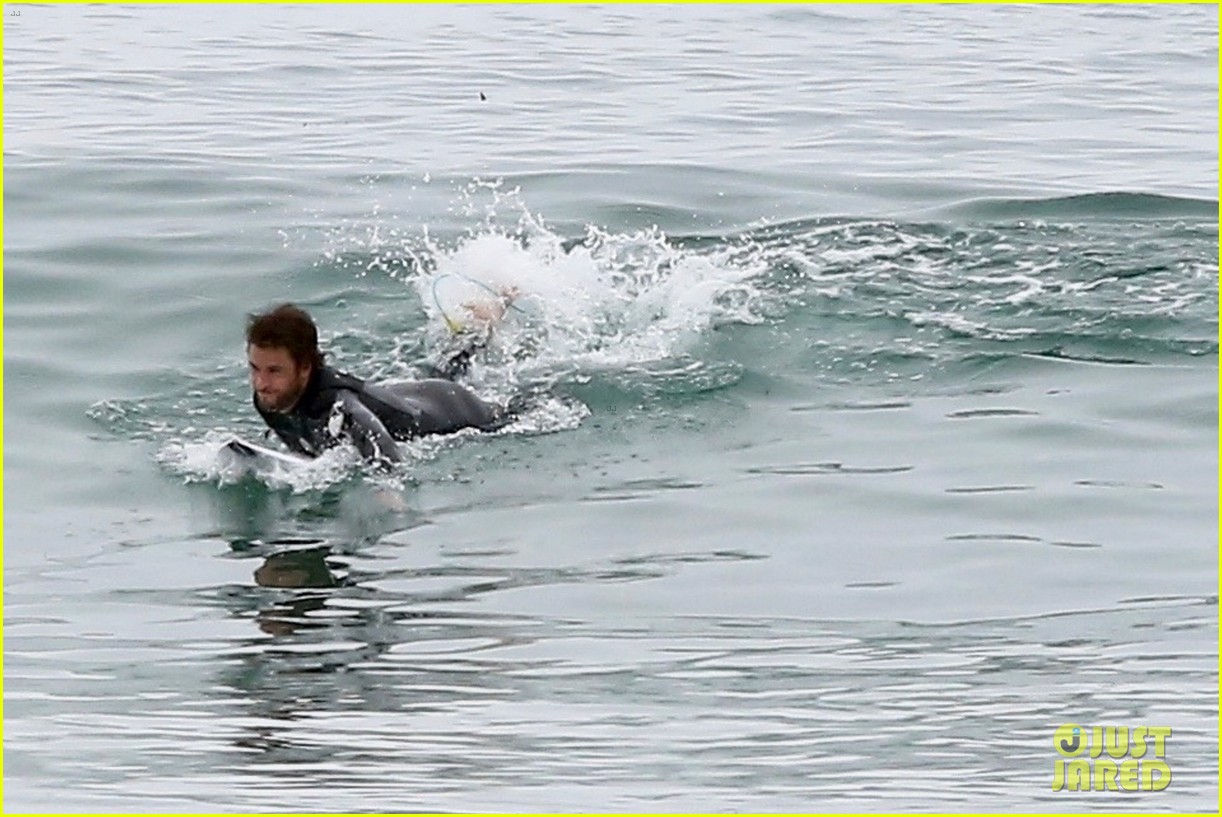 liam hemsworth bares hot bod while stripping out of wetsuit 18