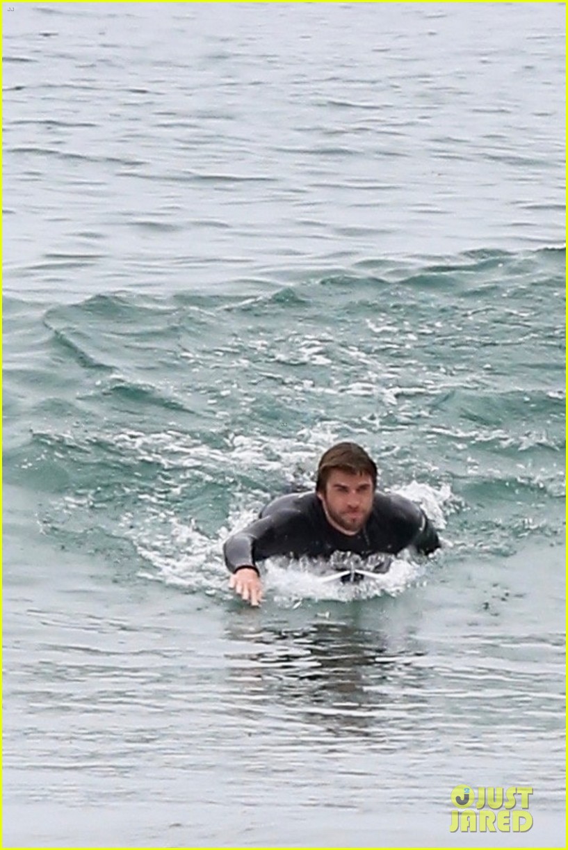 liam hemsworth bares hot bod while stripping out of wetsuit 21