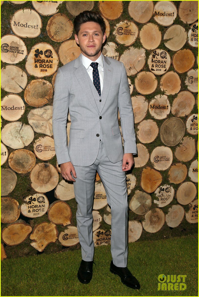 niall horan suits up for horan and rose charity event 01