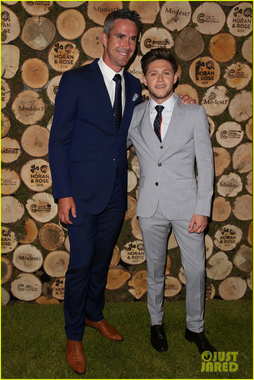 niall horan suits up for horan and rose charity event 09