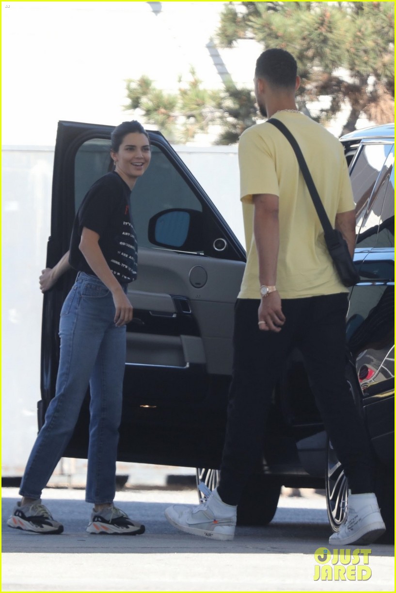 kendall jenner and ben simmons reunite at gas station in la 04