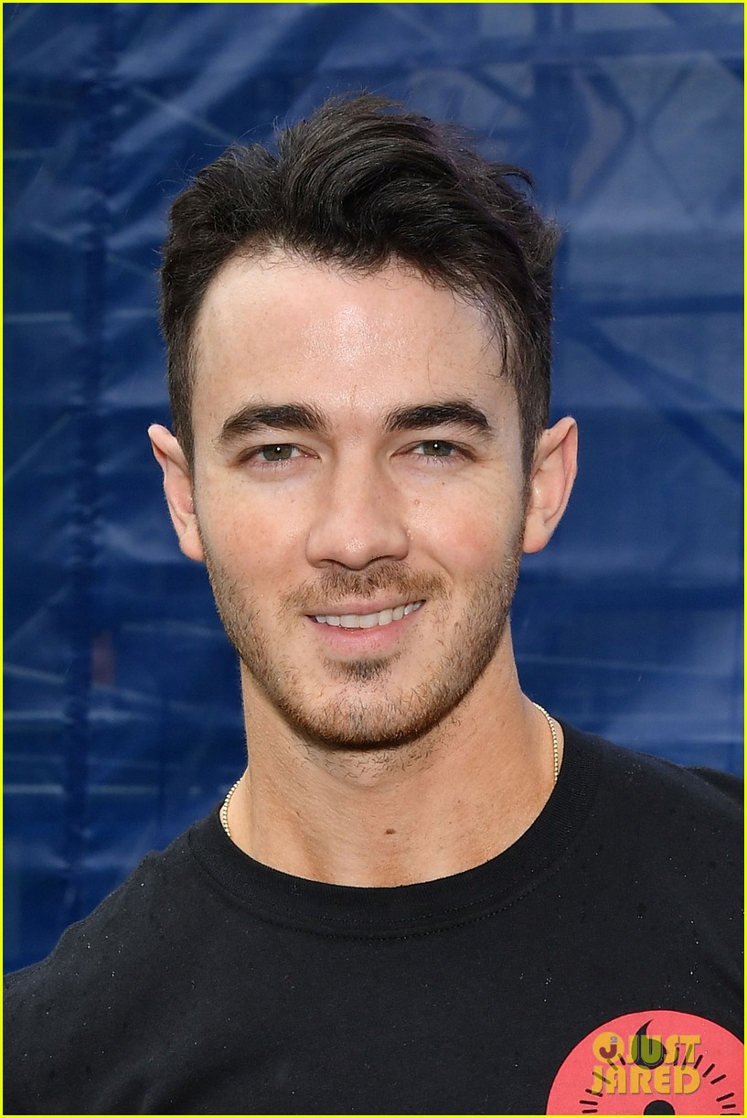 kevin jonas and marshalls debut fathers day billboard in nyc 06