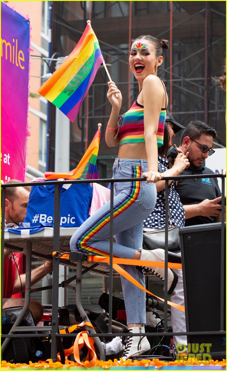 victoria justice shows her colors at nyc pride parade 2018 07