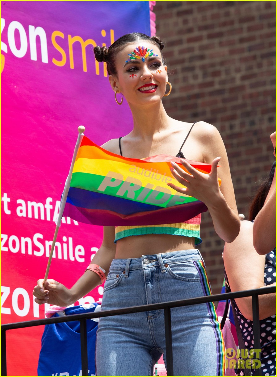 victoria justice shows her colors at nyc pride parade 2018 08