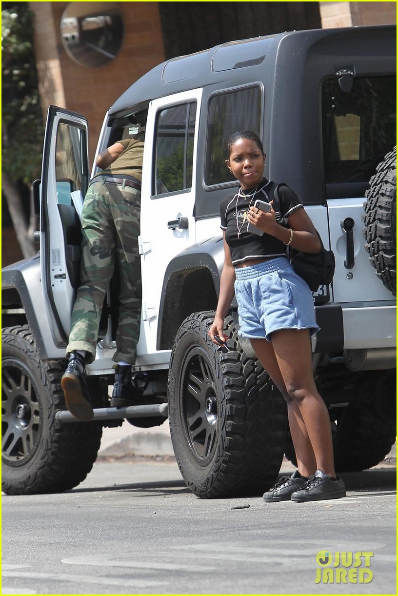 keith powers holds hands with girlfriend ryan destiny while running errands 05