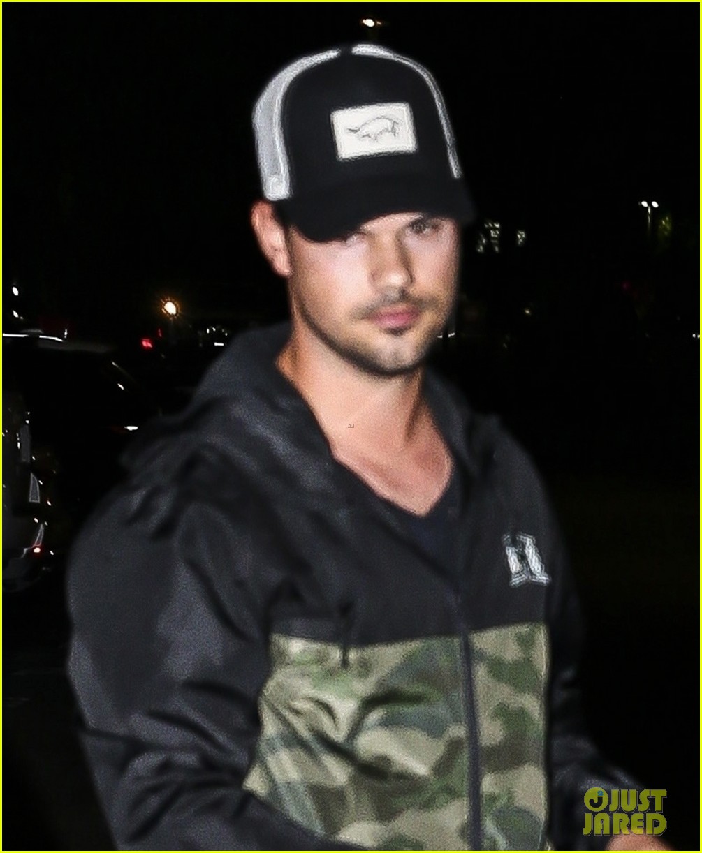 taylor lautner keeps it casual for dinner at katsuya 01