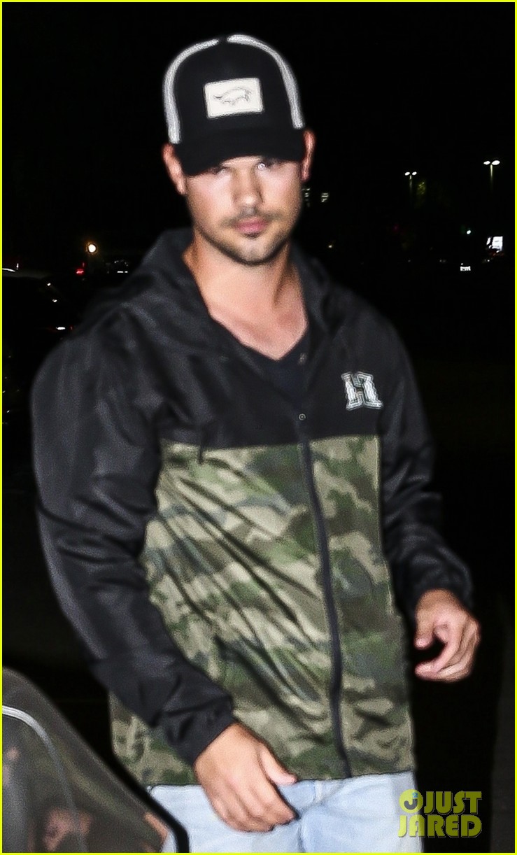 taylor lautner keeps it casual for dinner at katsuya 06
