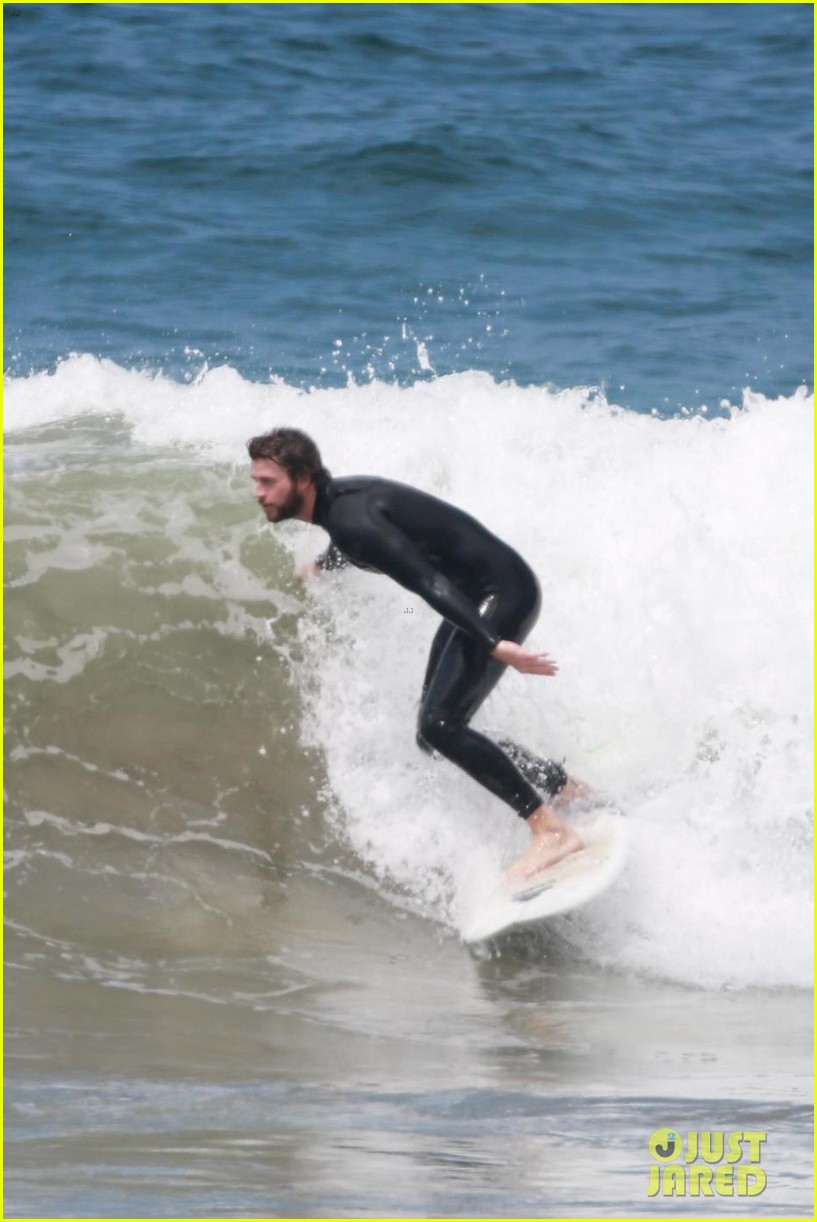liam hemsworth hits the waves with brother luke 02