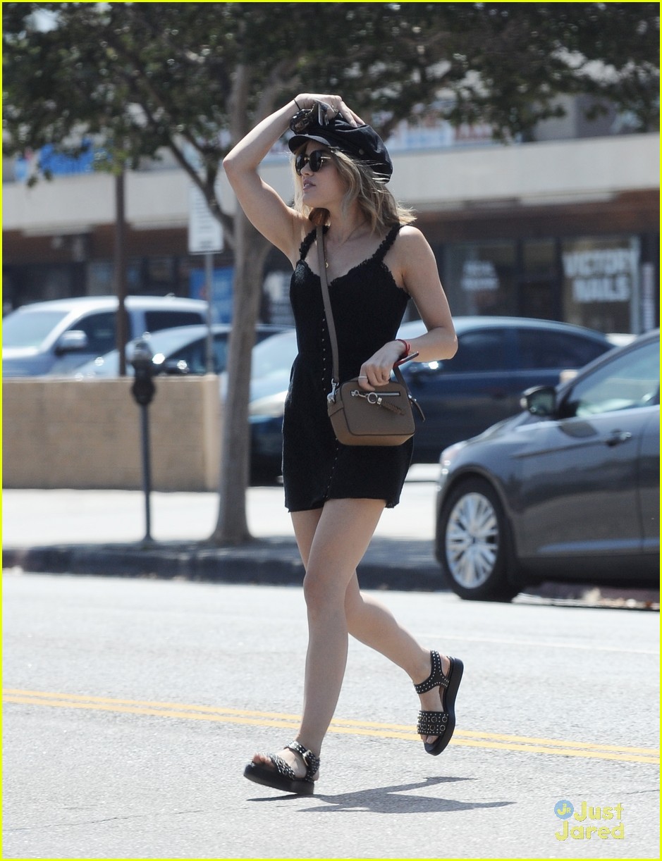lucy hale birthday outing smoothie pickup pics 14