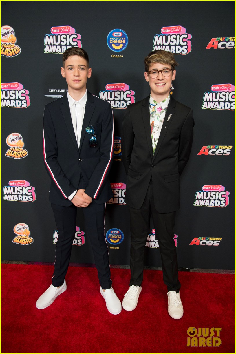 max and harvey rock colorful suits at radio disney music awards 2018 18
