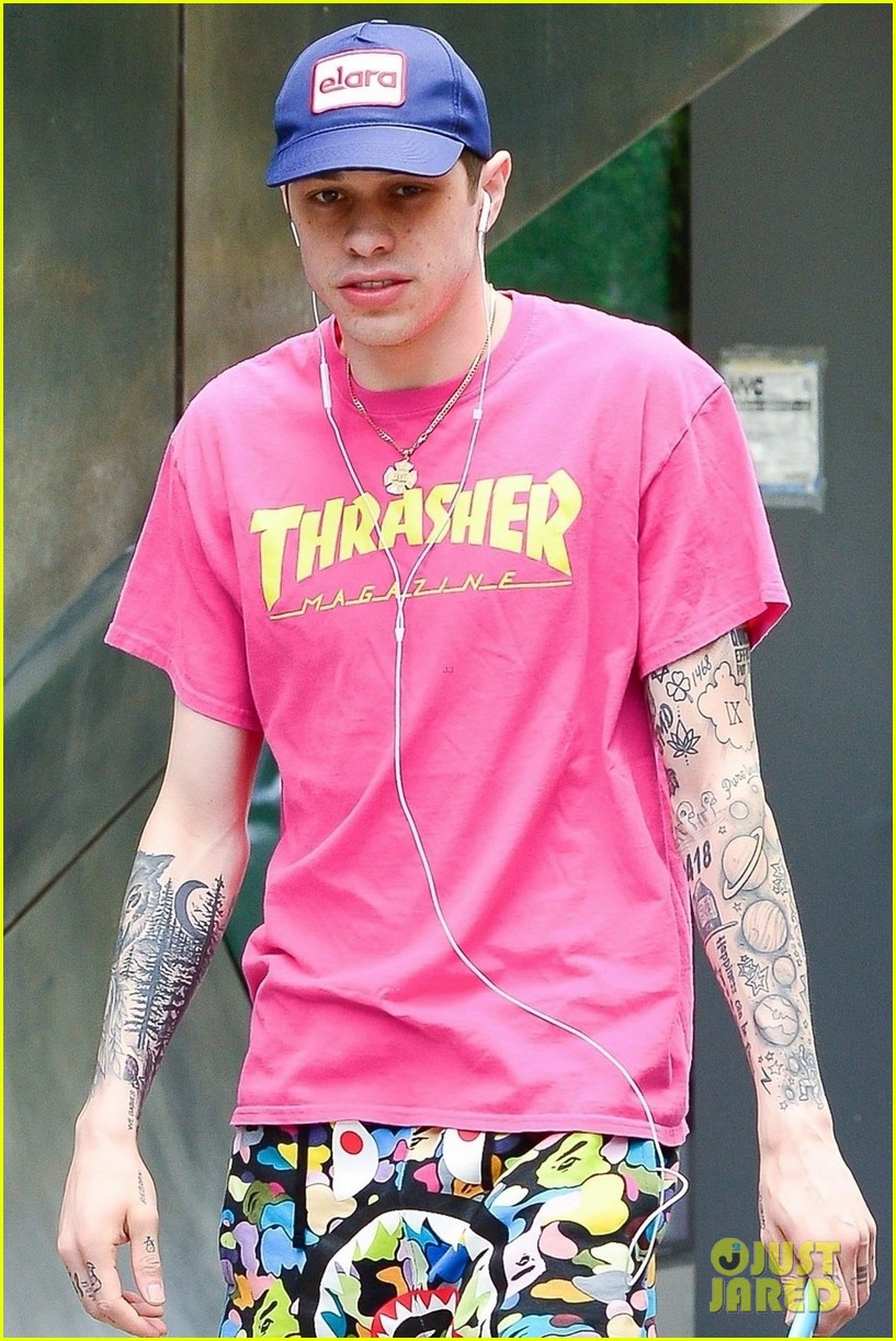 pete davidson steps out after buying apartment ariana grande 01