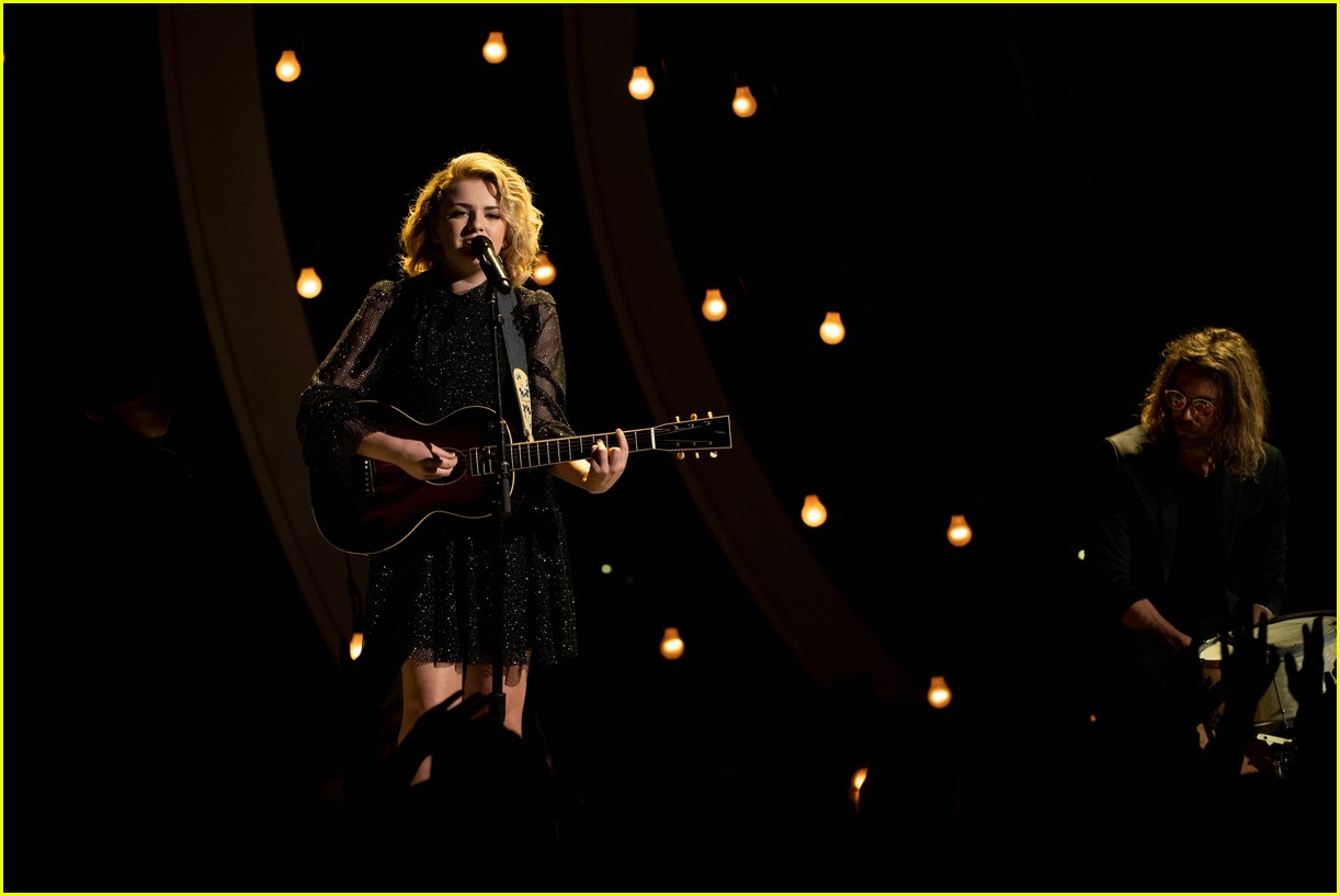 maddie poppe performs acoustic version of going going gone at rdmas2 02