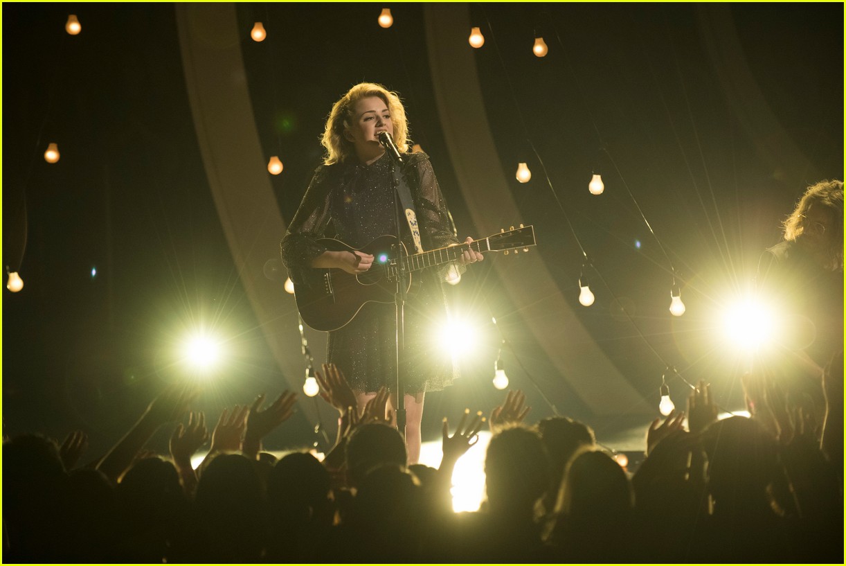 maddie poppe performs acoustic version of going going gone at rdmas2 12