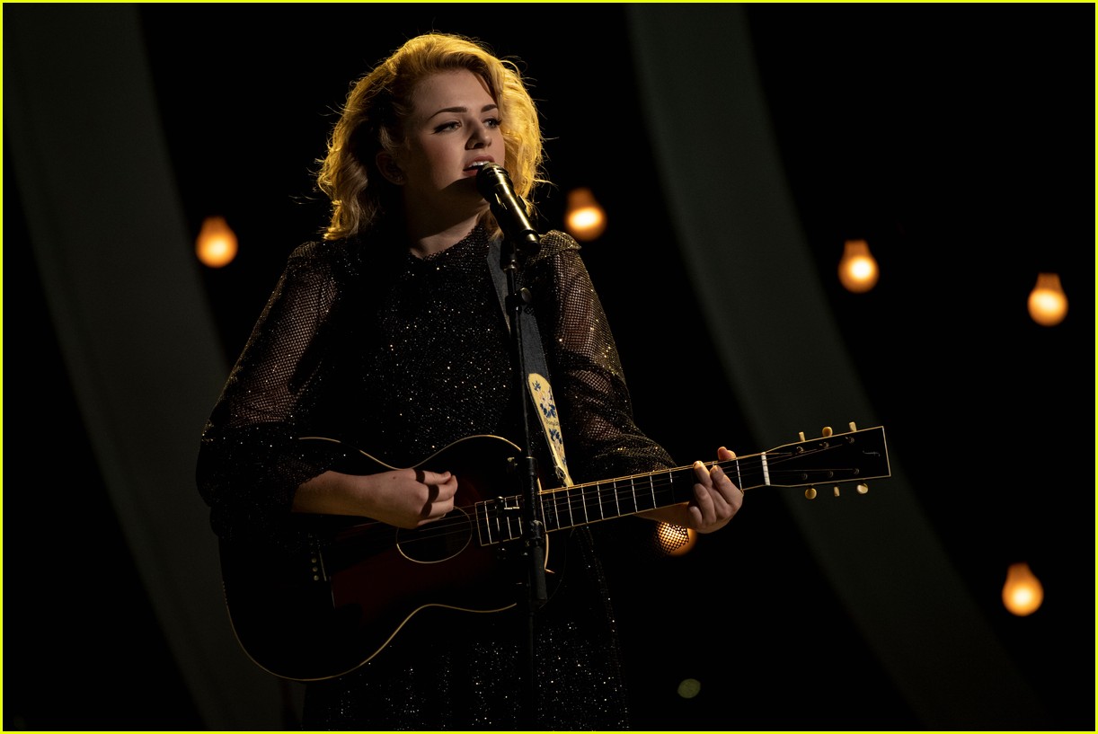 maddie poppe performs acoustic version of going going gone at rdmas2 20