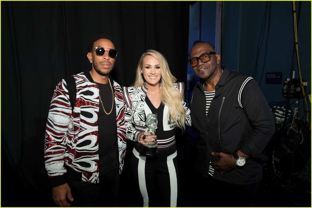 backstage at the radio disney music awards see the moments you missed on tv 28