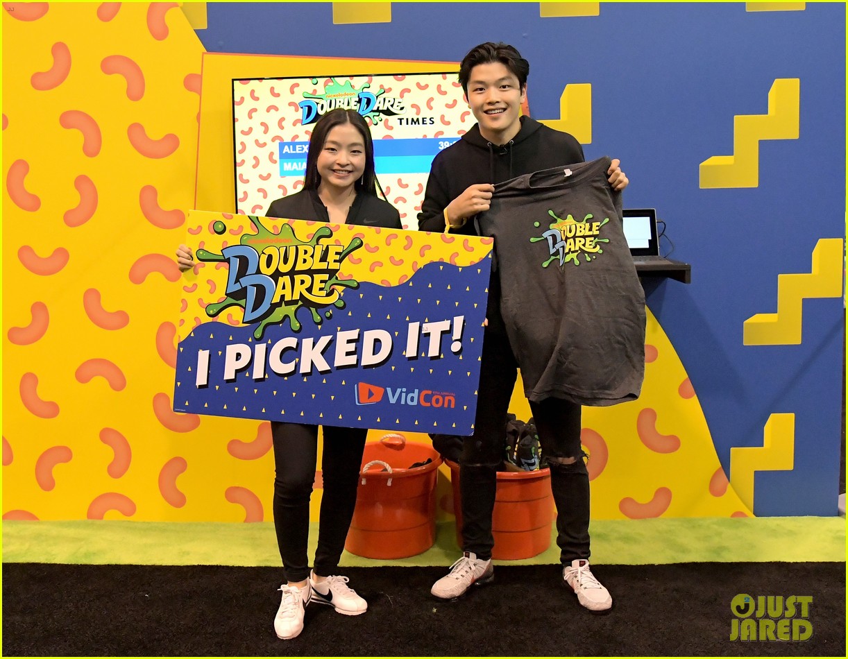 alex and maia shibutani have too much fun at nickelodeons vidcon 2018 booth 05