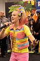 jojo siwa keeps it coloful while hanging with fans at vidcon 2018 10