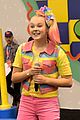 jojo siwa keeps it coloful while hanging with fans at vidcon 2018 13