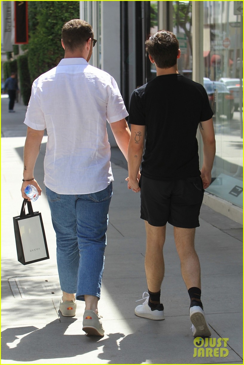 sam smith and boyfriend brandon flynn hold hands for shopping trip 22