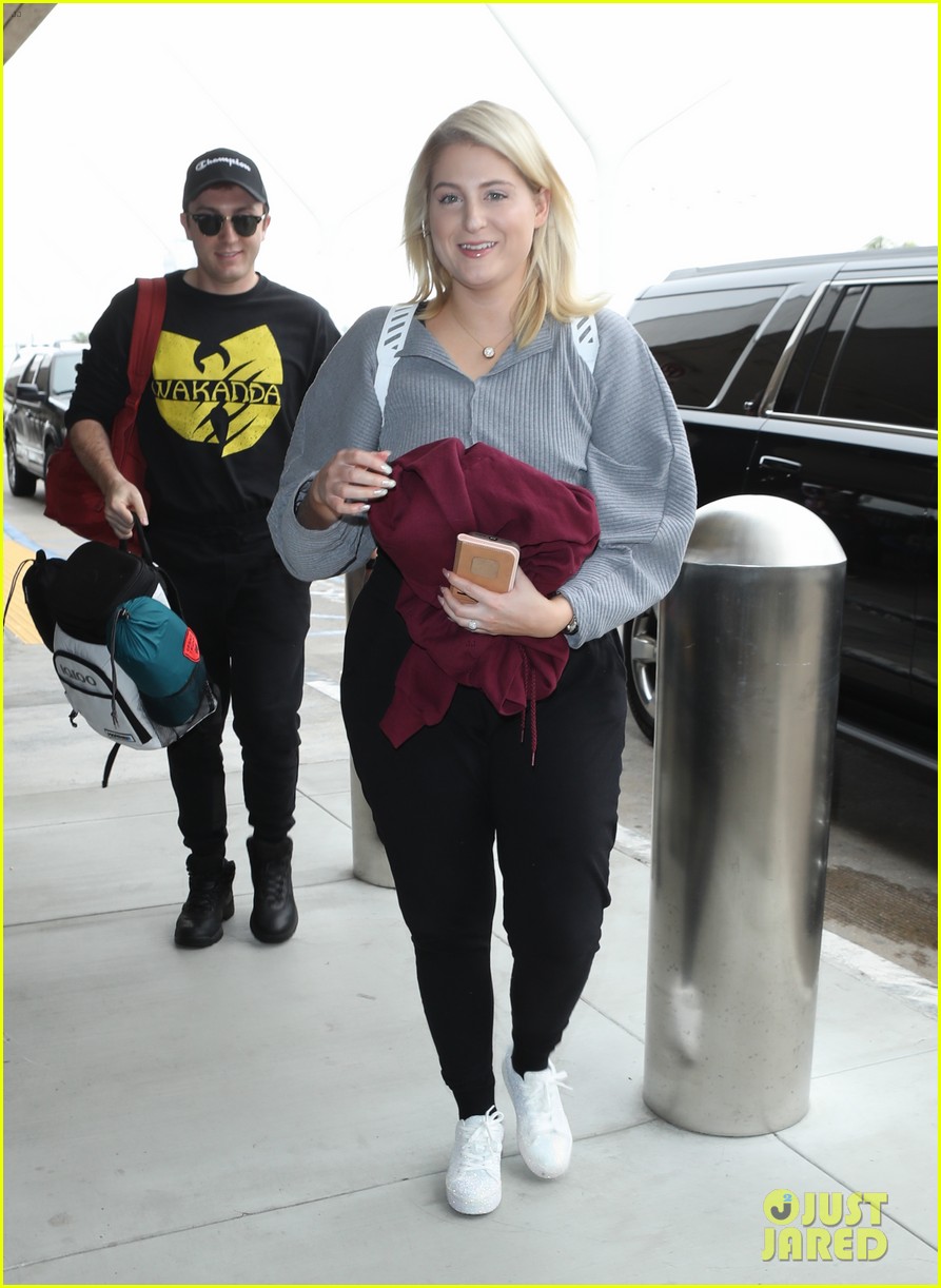 meghan trainor shows off her engagement ring from daryl sabara at lax 09