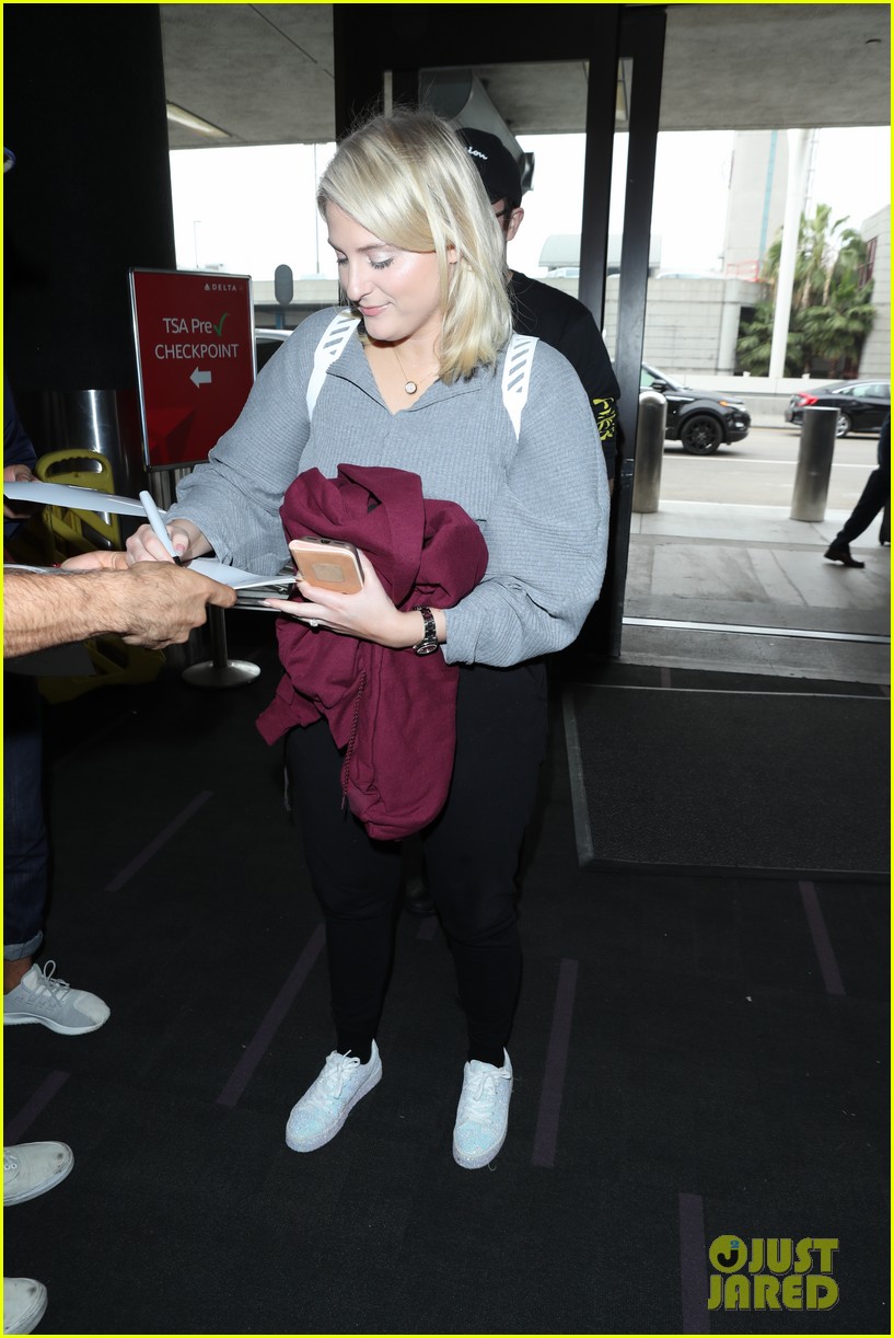 meghan trainor shows off her engagement ring from daryl sabara at lax 13