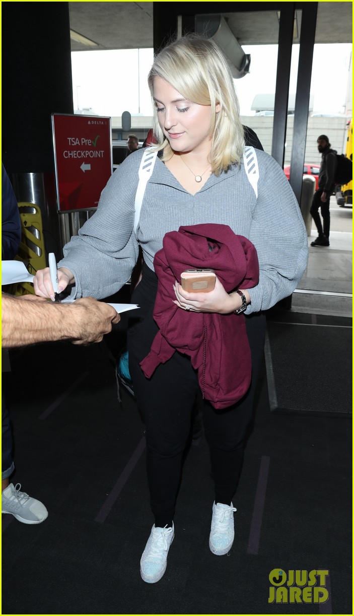 meghan trainor shows off her engagement ring from daryl sabara at lax 14