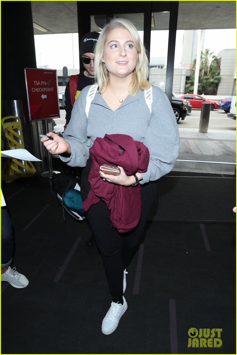 meghan trainor shows off her engagement ring from daryl sabara at lax 15
