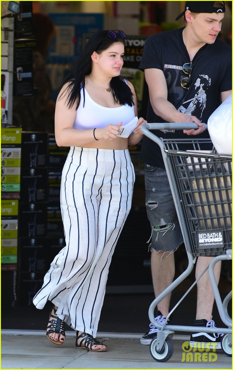 ariel winter and boyfriend levi meaden step out for bed bath beyond shopping trip 01