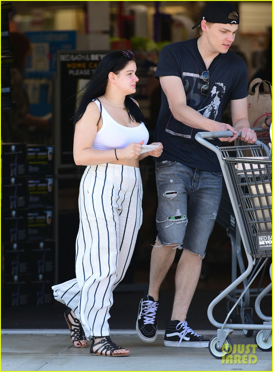 ariel winter and boyfriend levi meaden step out for bed bath beyond shopping trip 06